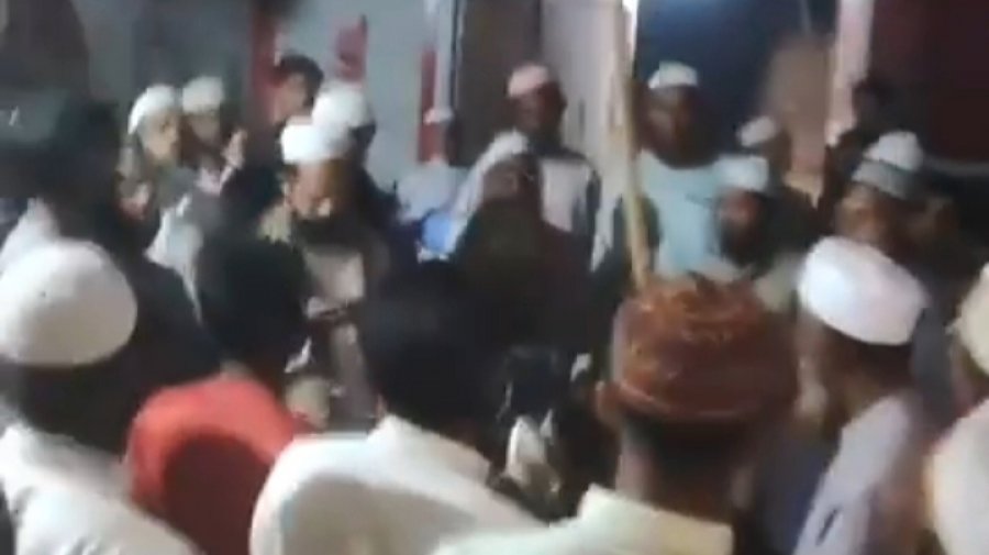 নেত্রকোনায় মাজারে উচ্ছৃঙ্খল জনতার হামলা